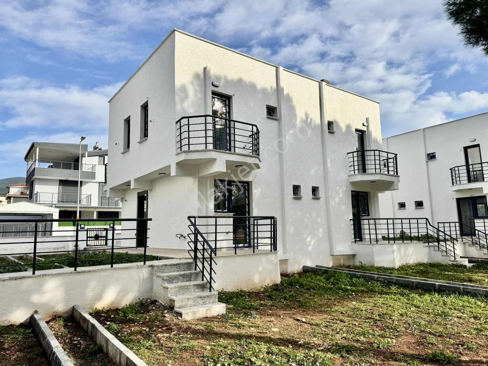 Akbükte Sıfır Geniş Bahçeli Kelepir 2+1 İkiz Villa - Görsel 16