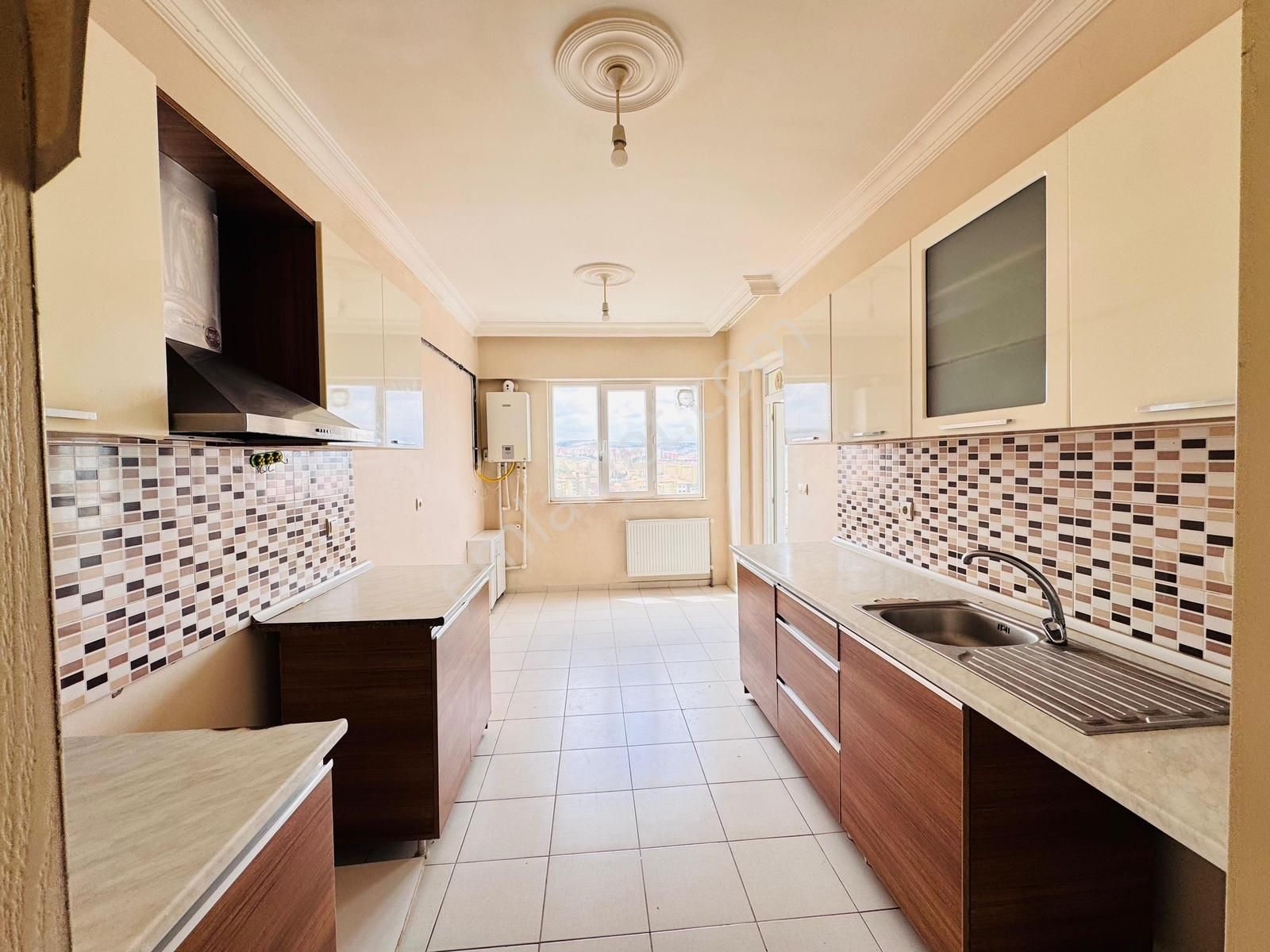 Demokrasi Mah. 3+1 Mükemmel Manzara İçerisi Yapılı Satılık Daire