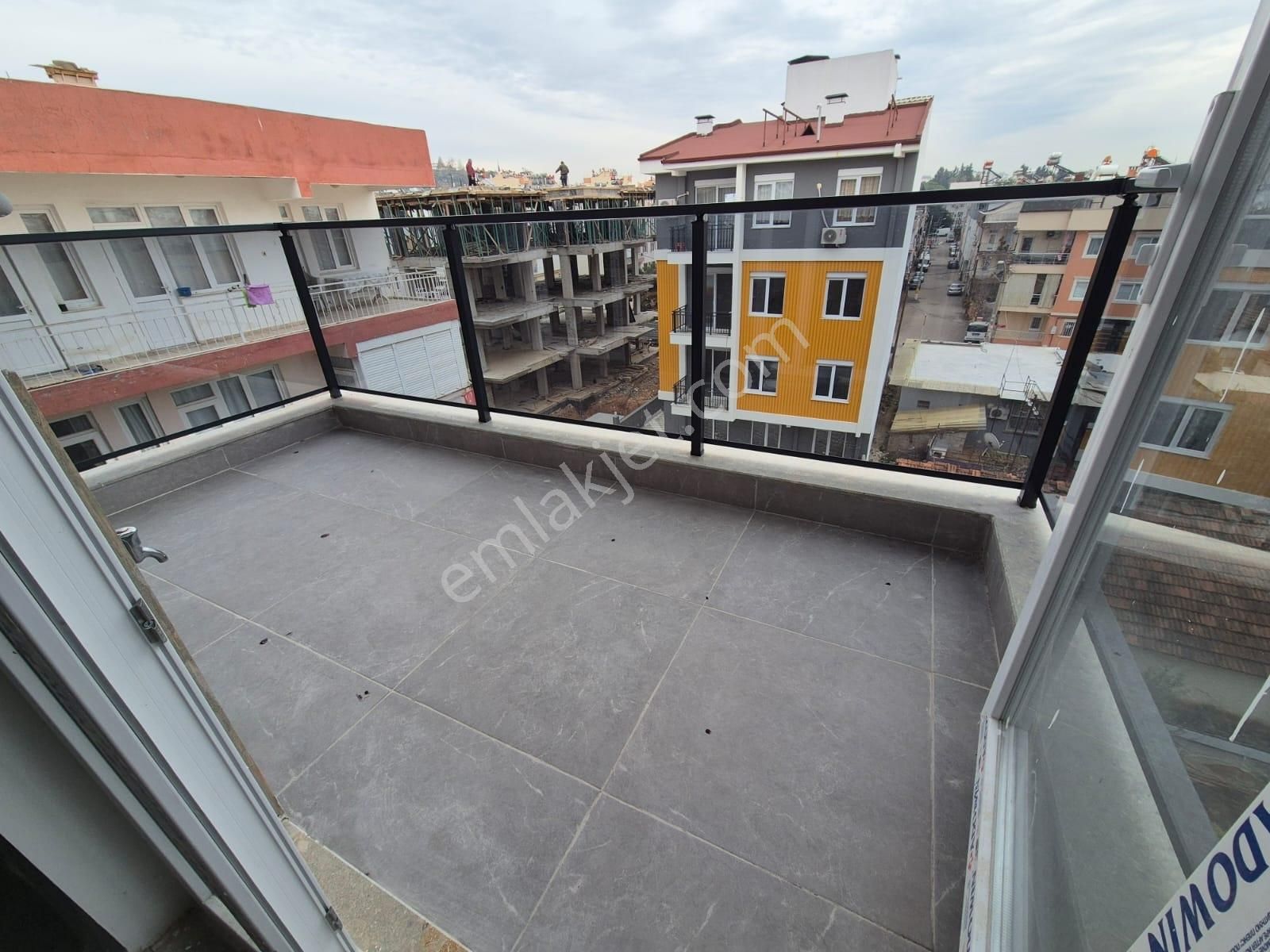 Kanal Mah Asansörlü Tramvaya 300m İskanlı Cam Balkon 5+1 Daire - Görsel 2
