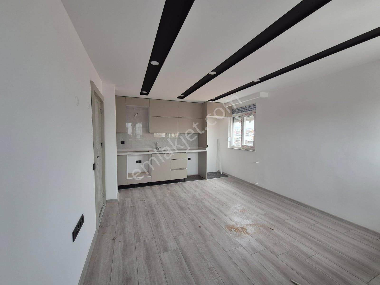 Kanal Mah Asansörlü Tramvaya 300m İskanlı Cam Balkon 5+1 Daire - Görsel 8