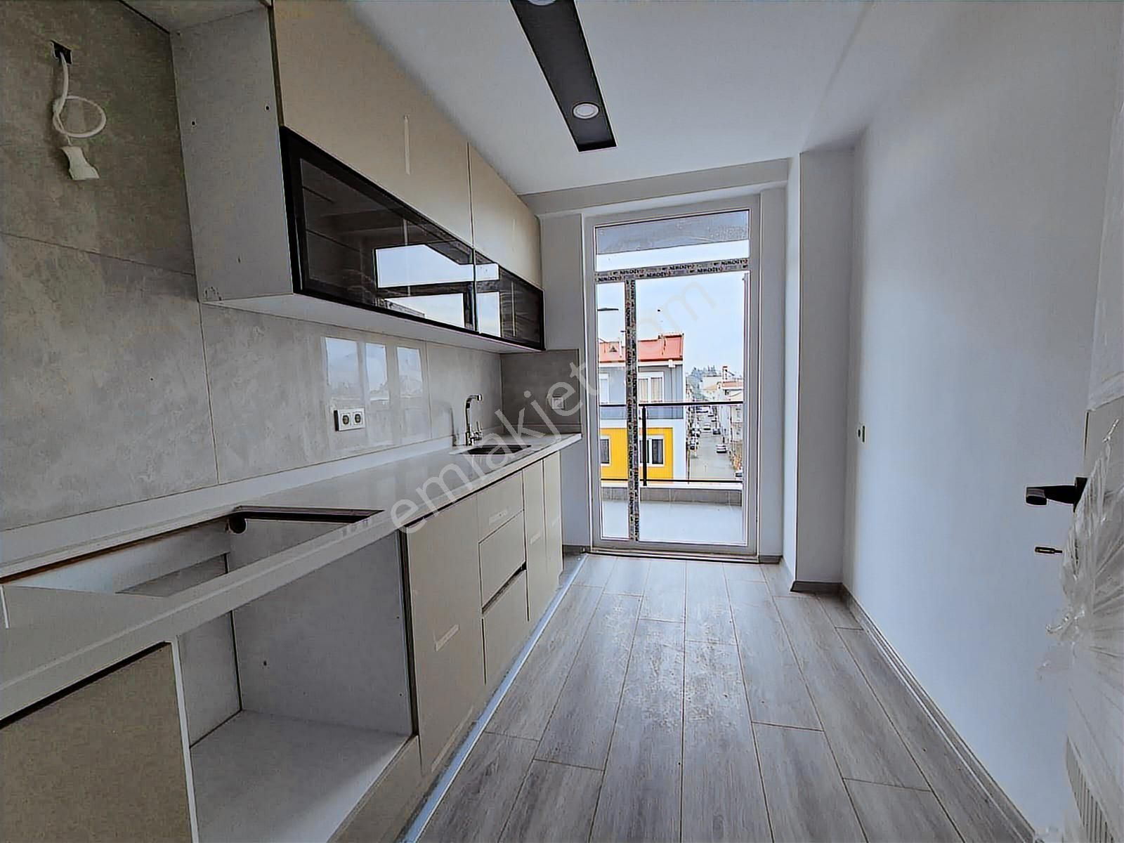 Kanal Mah Asansörlü Tramvaya 300m İskanlı Cam Balkon 5+1 Daire - Görsel 3