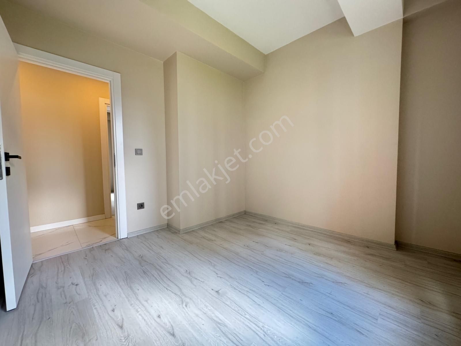 Suadiye'de Sahile Yakın Balkonlu Yeni Sıfır Daire 2+1 - Görsel 14