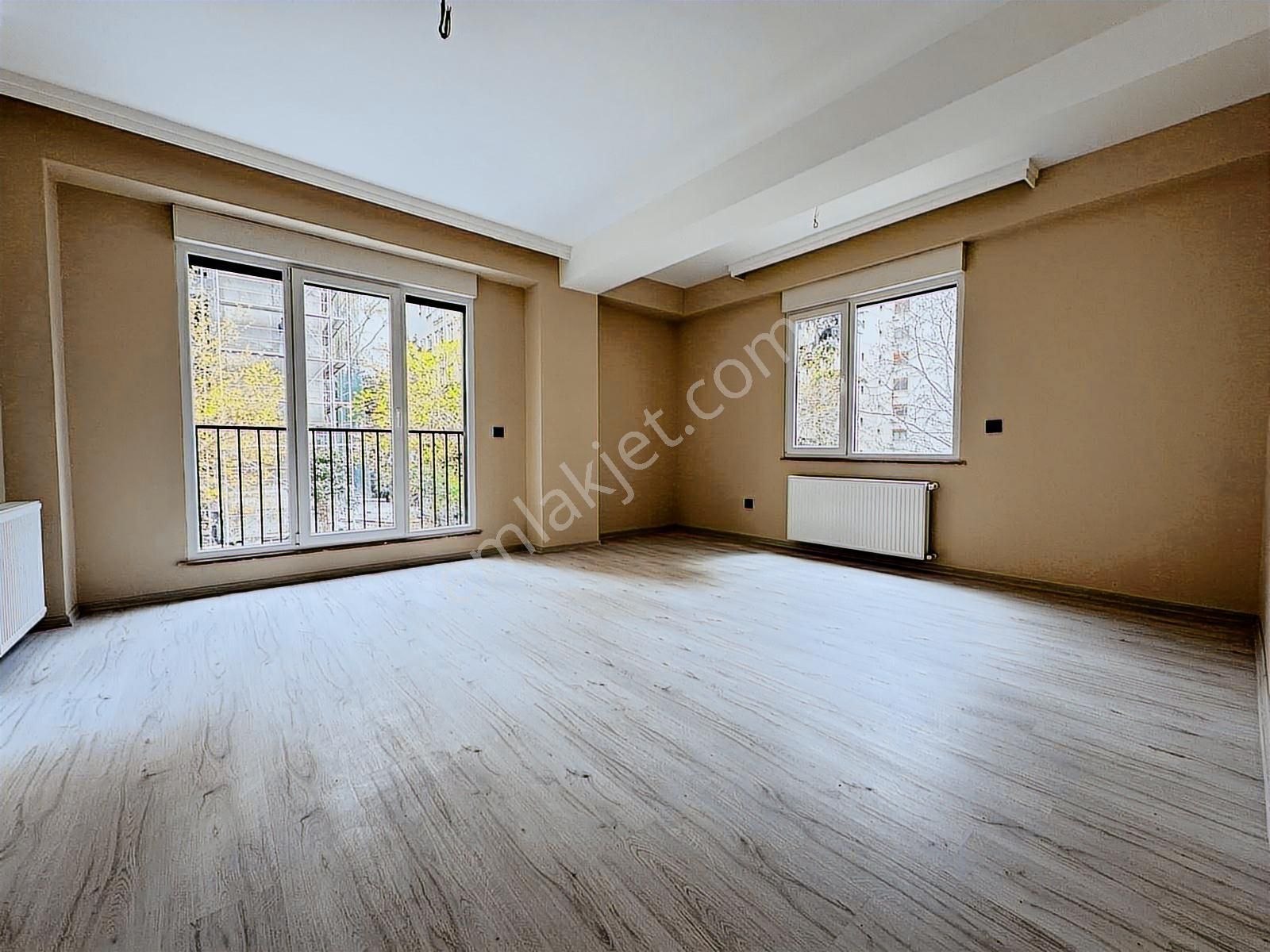 Suadiye'de Sahile Yakın Balkonlu Yeni Sıfır Daire 2+1 - Görsel 4