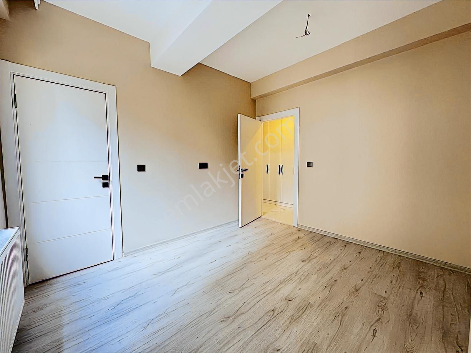 Suadiye'de Sahile Yakın Balkonlu Yeni Sıfır Daire 2+1 - Görsel 14