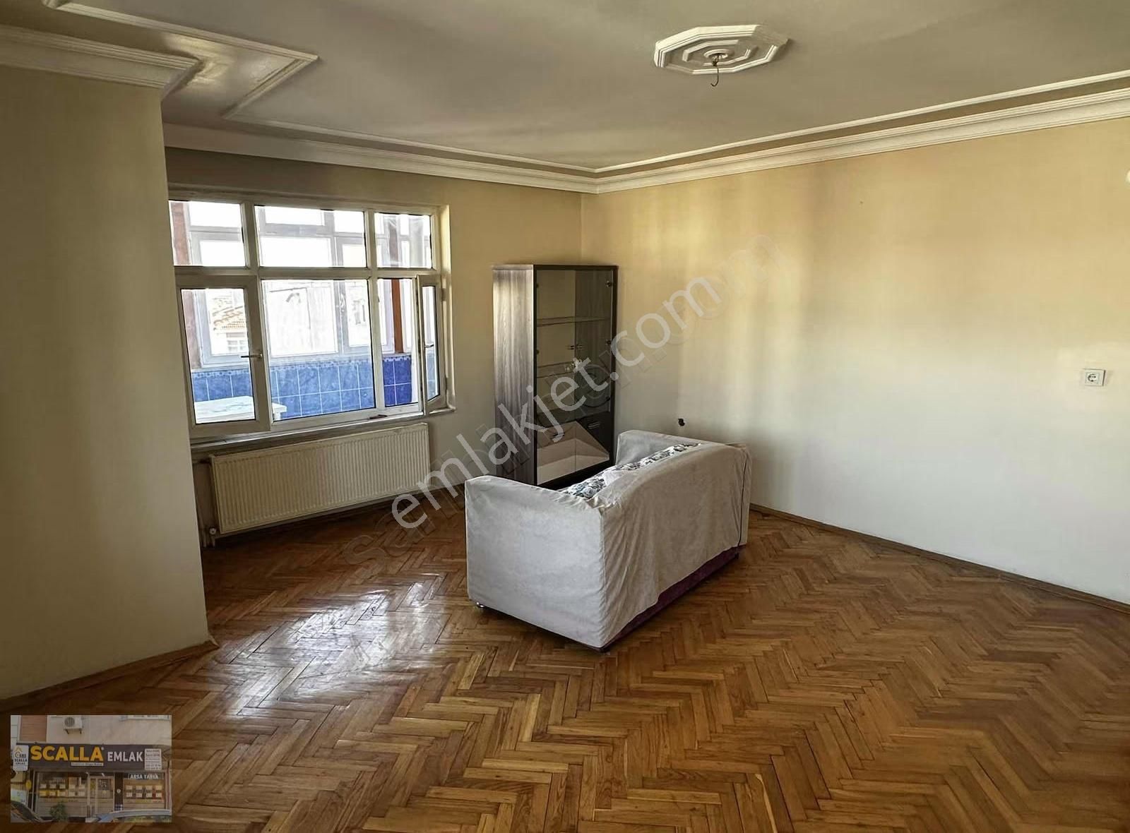 Sefaköy Metrobüse 6 Dk | 135 M² | 3+1 | 30 M² Balkon + Mangal - Görsel 3