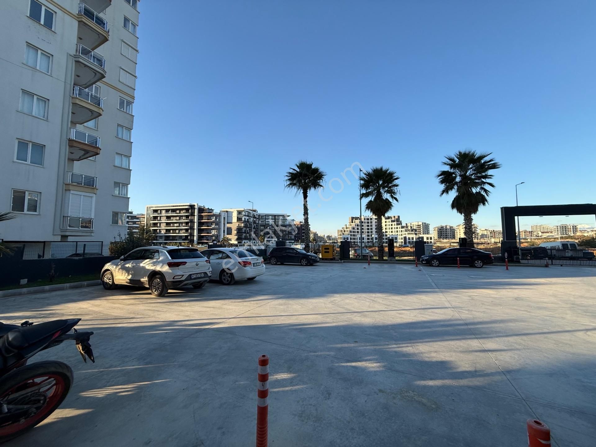 Altıntaş Havuzlu Otoparklı Site İçi Eşyalı 1+1 Kiralık - Görsel 22