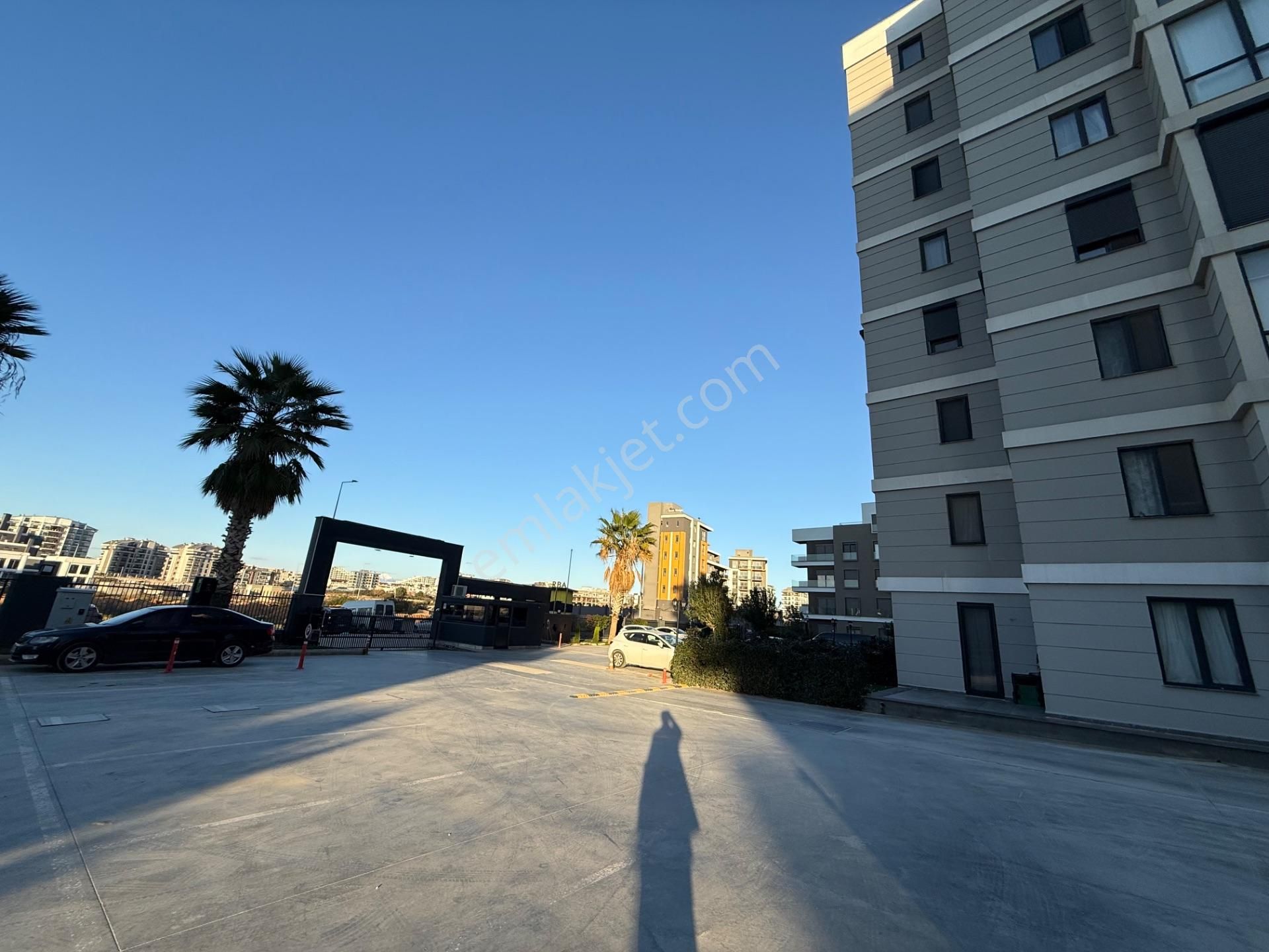 Altıntaş Havuzlu Otoparklı Site İçi Eşyalı 1+1 Kiralık - Görsel 23