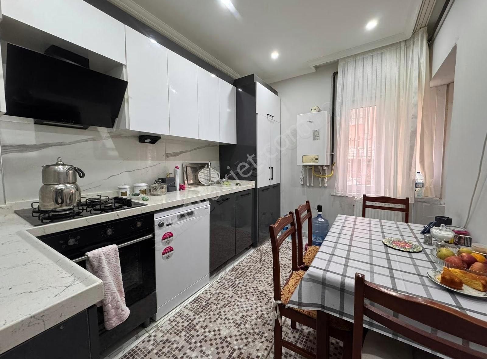 Pınarbaşı Mh Giriş Katta Merkezi Bölge'de Lüx Yapılı 3+1 Daire