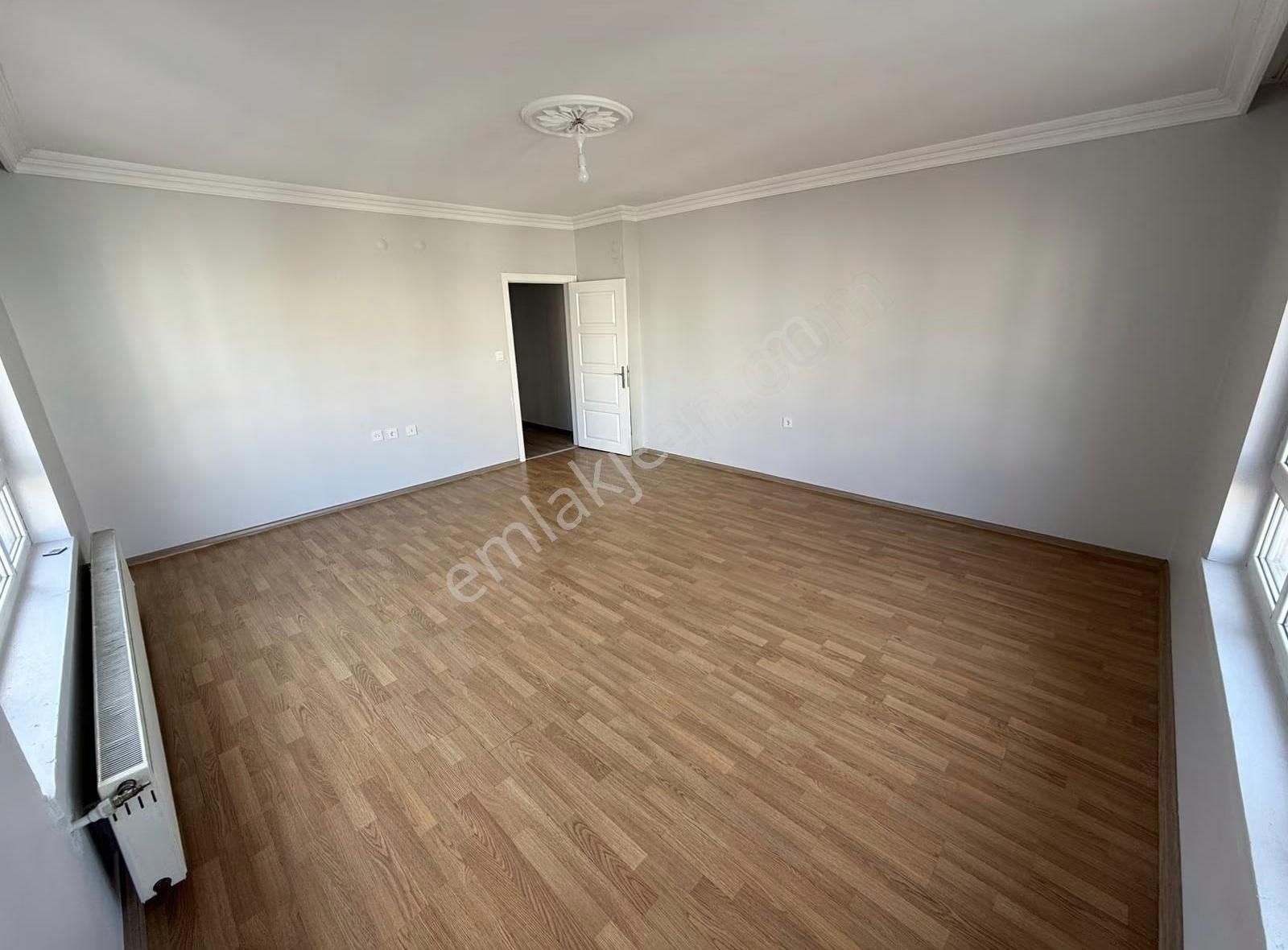 Ufuktepe İ.ö Okulu Yakını 3+1 Ara Kat Masrafsız Geniş 130m2