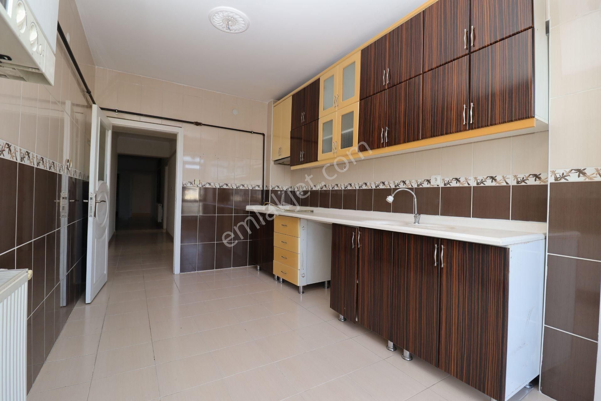 Akif'ten Sincan Pınarbaşın'da Site'de Ön Cephe Cadde Üzeri Asansörlü 4+1 Kiralık Daire - Görsel 4