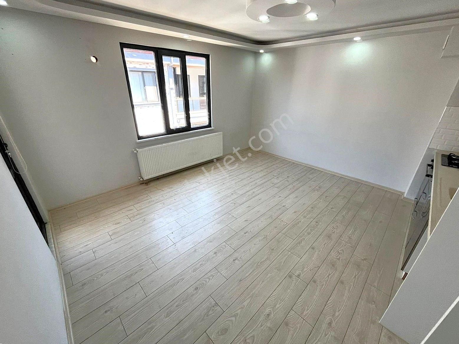 Akçay'da Aygül Ayrıcalığı İle 5 Yaşında Doğalgaz Kombili Ve Asansörlü Geniş Fırsat 1+1 Satılık Daire - Görsel 12