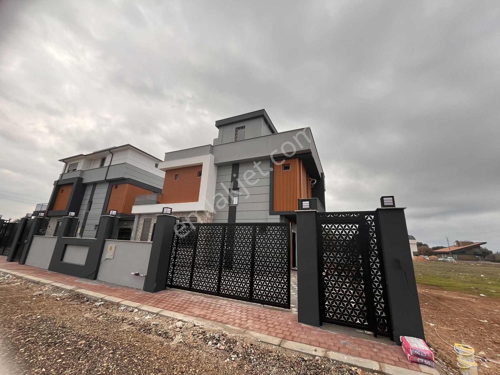 Doğa İle İç İçe Kaliteli İşçilik Ve Muhteşem Manzaralı Villa - Görsel 11