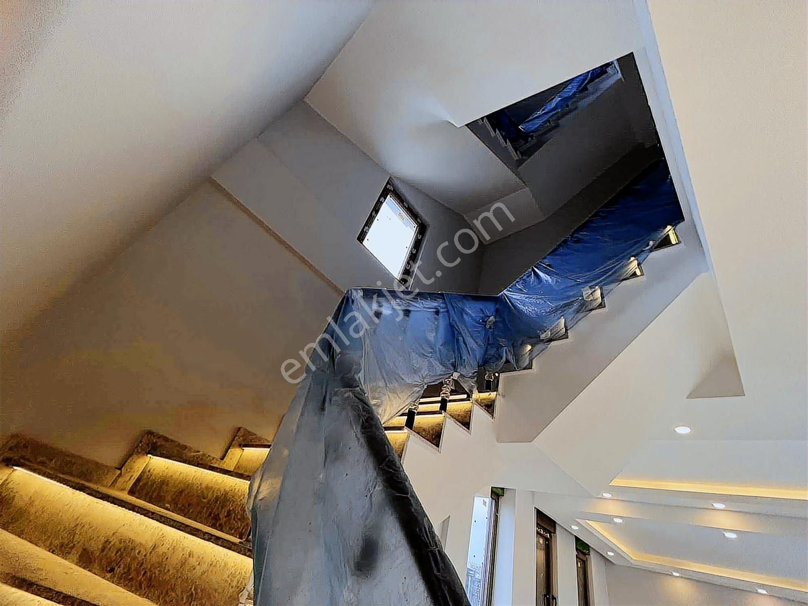 Doğa İle İç İçe Kaliteli İşçilik Ve Muhteşem Manzaralı Villa - Görsel 17