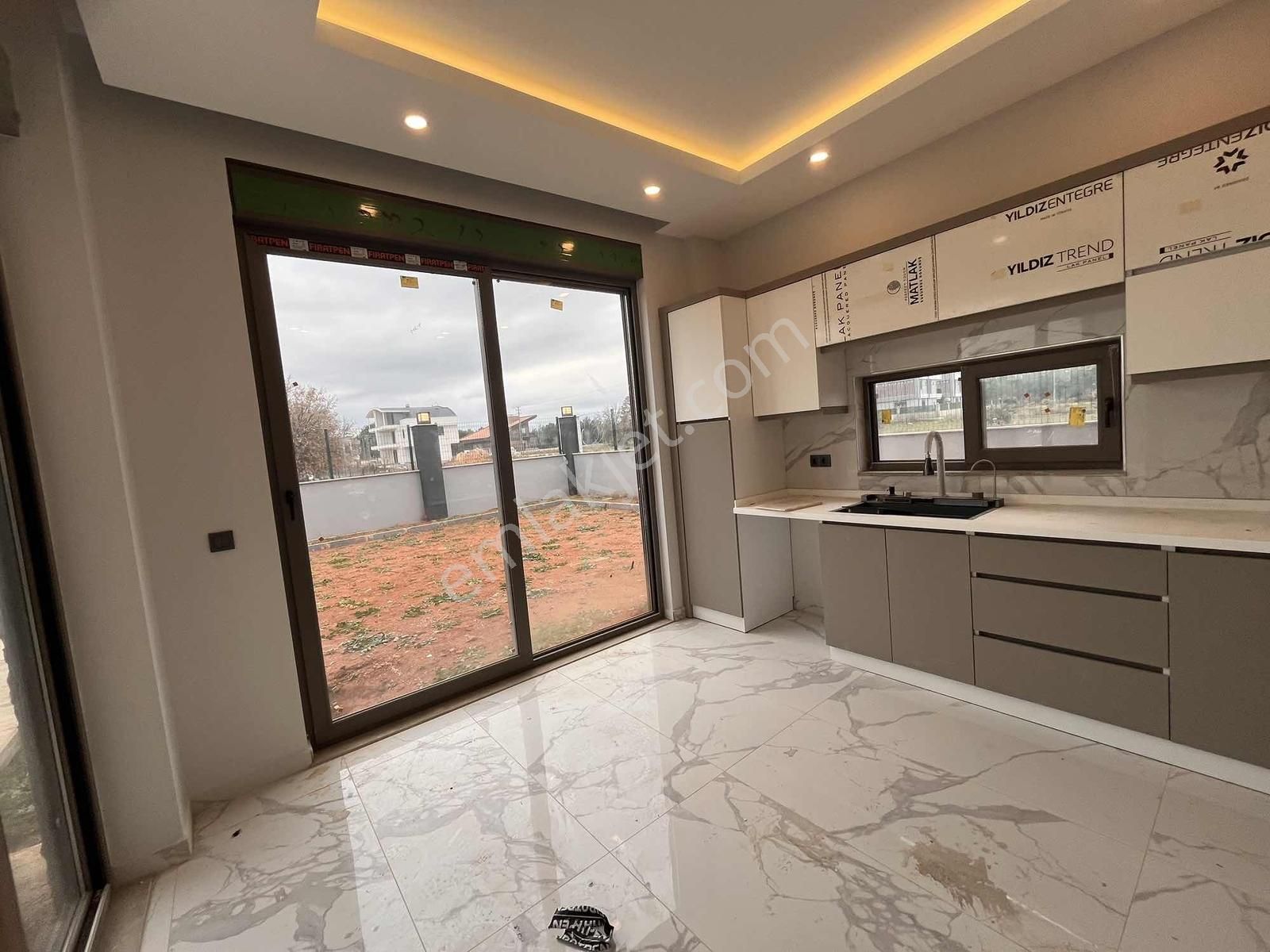 Doğa İle İç İçe Kaliteli İşçilik Ve Muhteşem Manzaralı Villa - Görsel 34