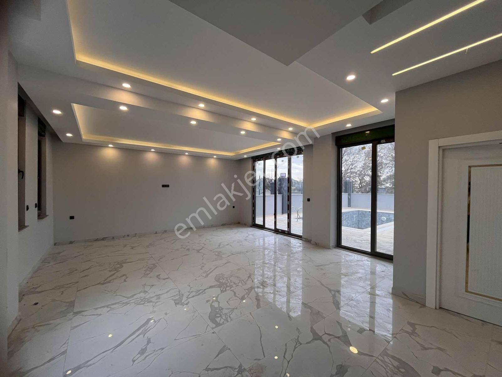 Doğa İle İç İçe Kaliteli İşçilik Ve Muhteşem Manzaralı Villa - Görsel 18