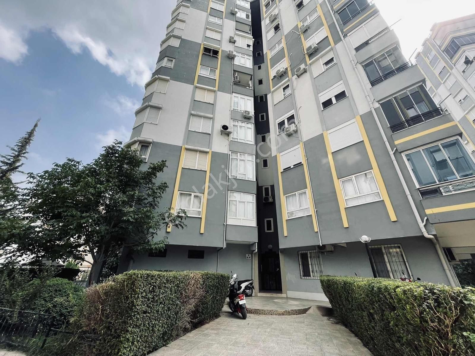 Karşıyaka Mah Site İçi Devasa Genişlikte Ara Kat Daıre