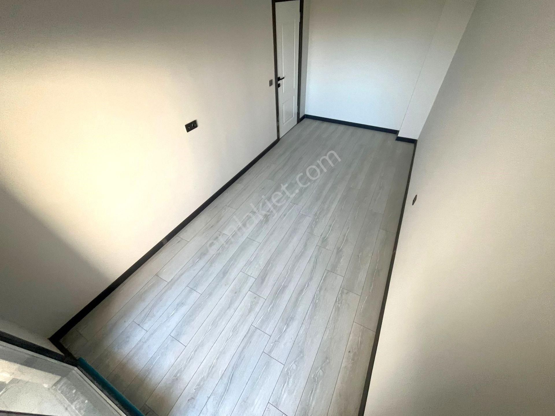 Kadıköy'de Aygül Farkı İle Sıfır Ara Kat Yerden Isıtma Doğalgazlı Kapalı Otoparklı 2+1 Satılık Daire - Görsel 17