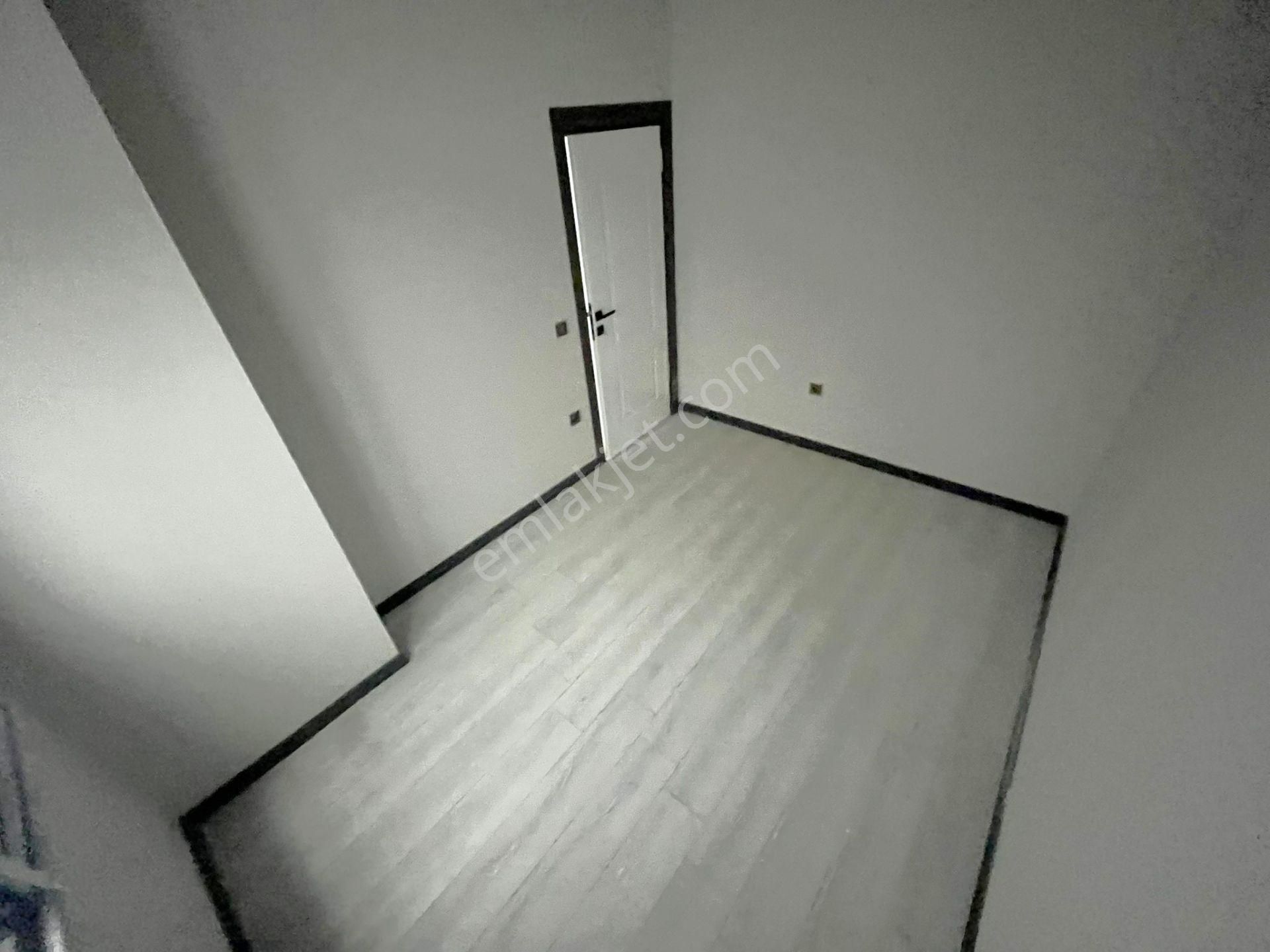 Kadıköy'de Aygül Farkı İle Sıfır Ara Kat Yerden Isıtma Doğalgazlı Kapalı Otoparklı 2+1 Satılık Daire - Görsel 23