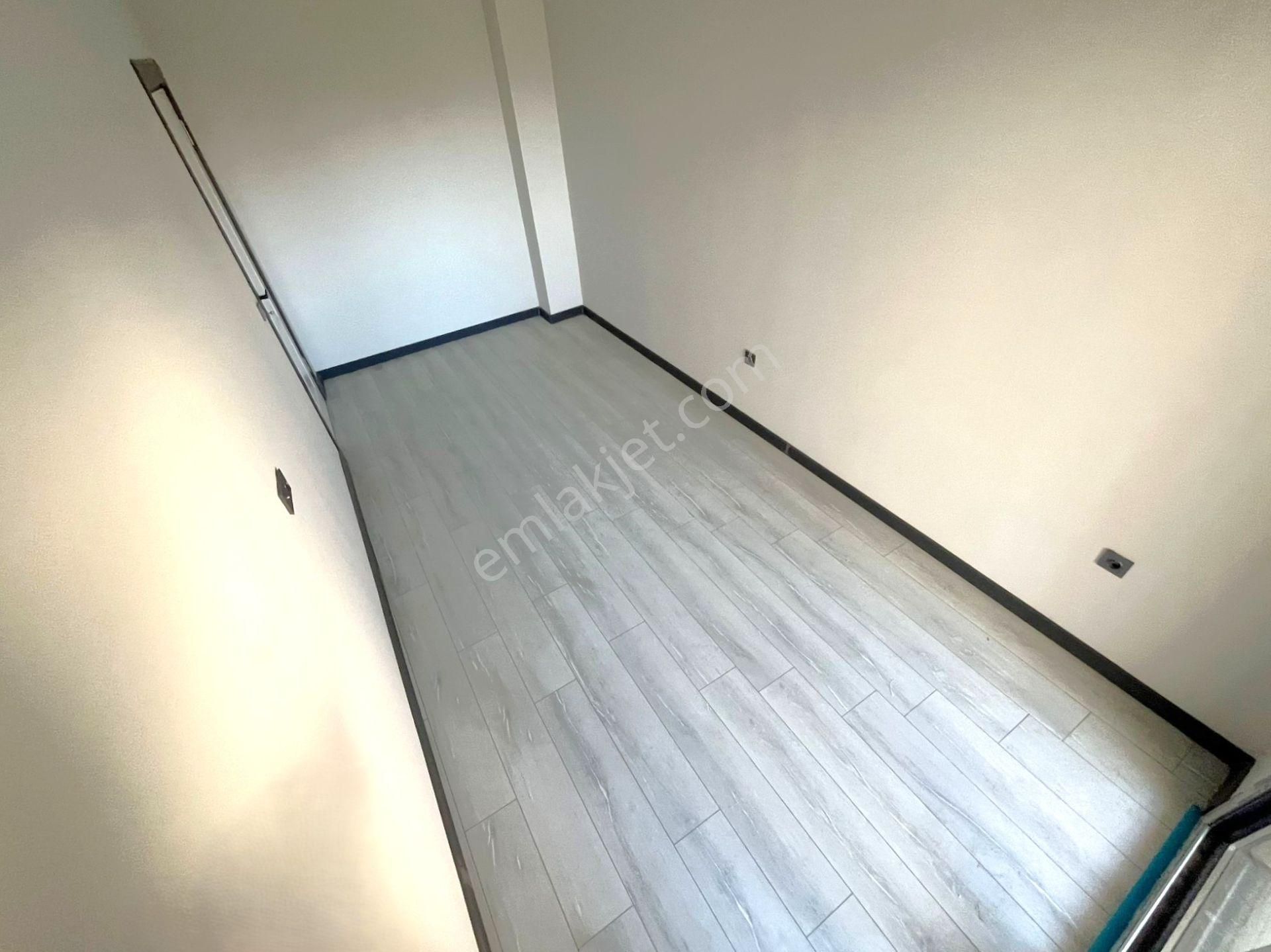 Kadıköy'de Aygül Farkı İle Sıfır Ara Kat Yerden Isıtma Doğalgazlı Kapalı Otoparklı 2+1 Satılık Daire - Görsel 15
