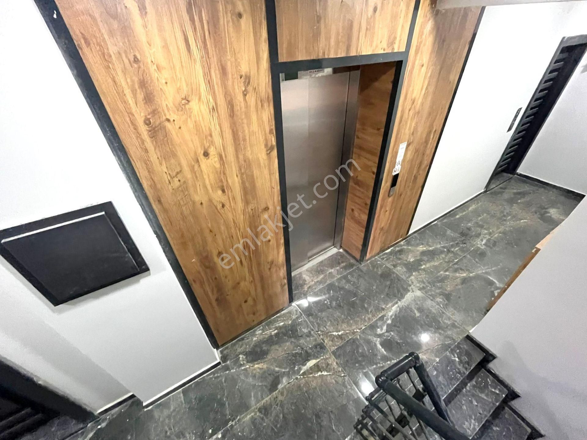 Kadıköy'de Aygül Farkı İle Sıfır Ara Kat Yerden Isıtma Doğalgazlı Kapalı Otoparklı 2+1 Satılık Daire - Görsel 32