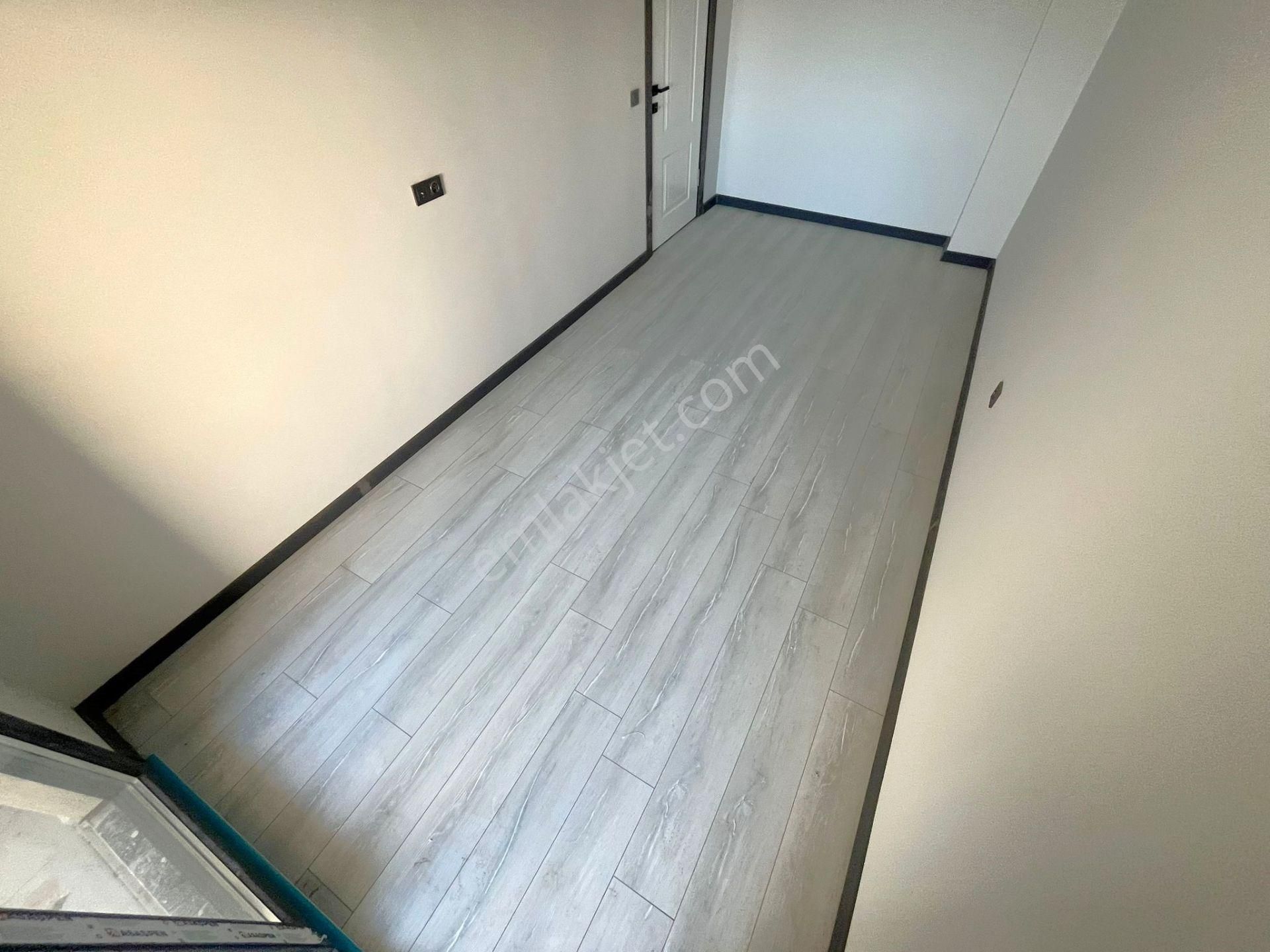 Kadıköy'de Aygül Farkı İle Sıfır Ara Kat Yerden Isıtma Doğalgazlı Kapalı Otoparklı 2+1 Satılık Daire - Görsel 13