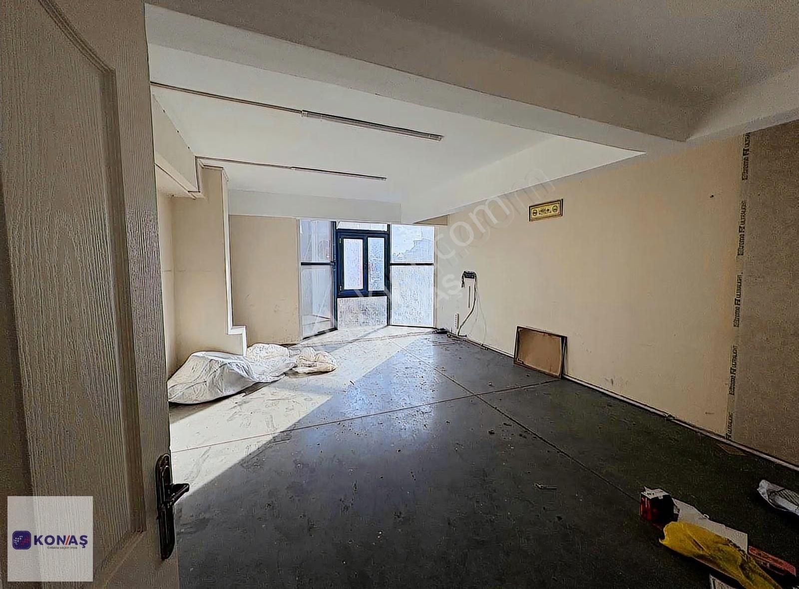 Konaştan Eski Edirne Asfaltında Kiralık İş Hanı