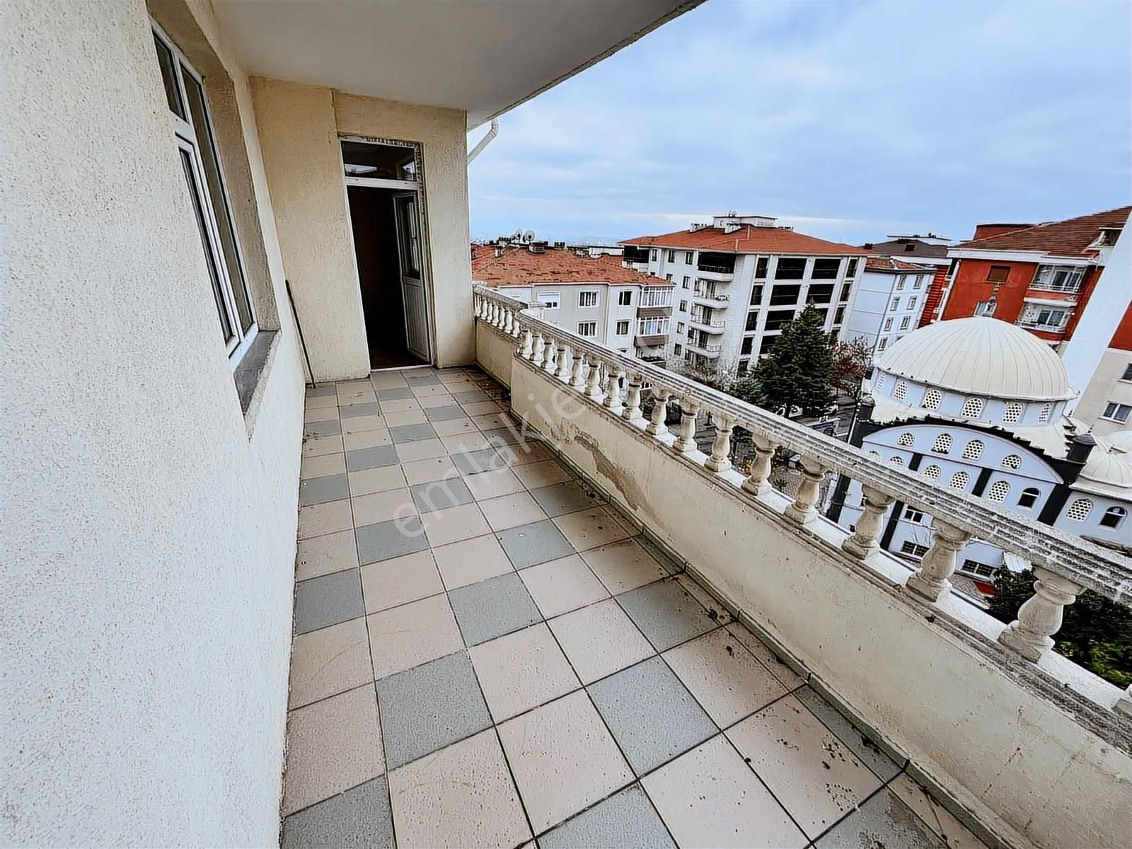 Tuğradan Muhittin'de Site İçinde Geniş 3+1 Kiralık Daire - Görsel 9