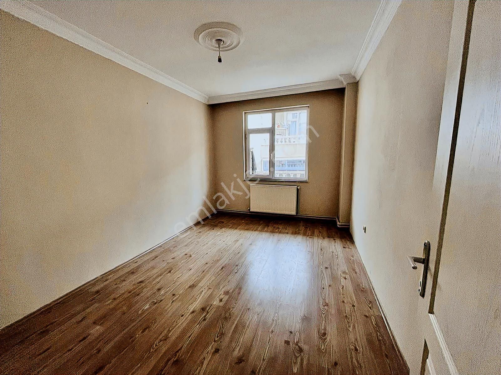 Tuğradan Muhittin'de Site İçinde Geniş 3+1 Kiralık Daire - Görsel 22