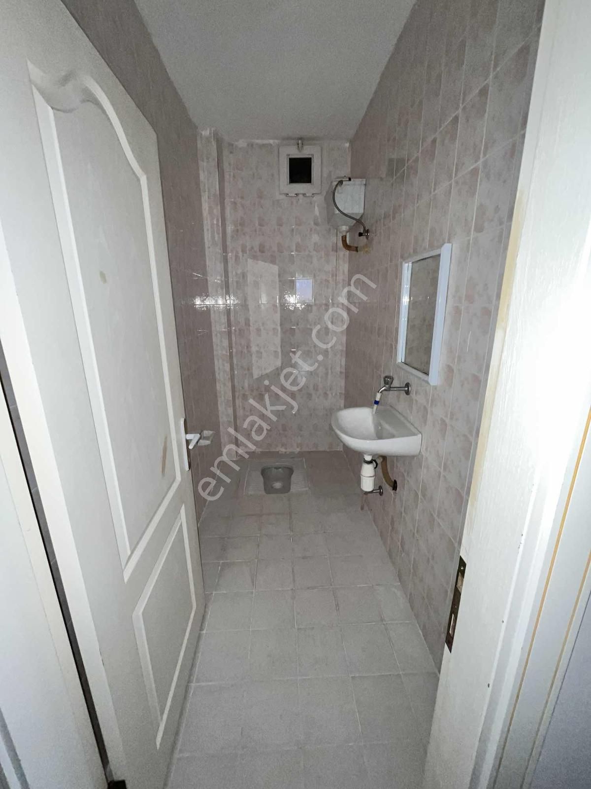 Tuğradan Muhittin'de Site İçinde Geniş 3+1 Kiralık Daire - Görsel 2