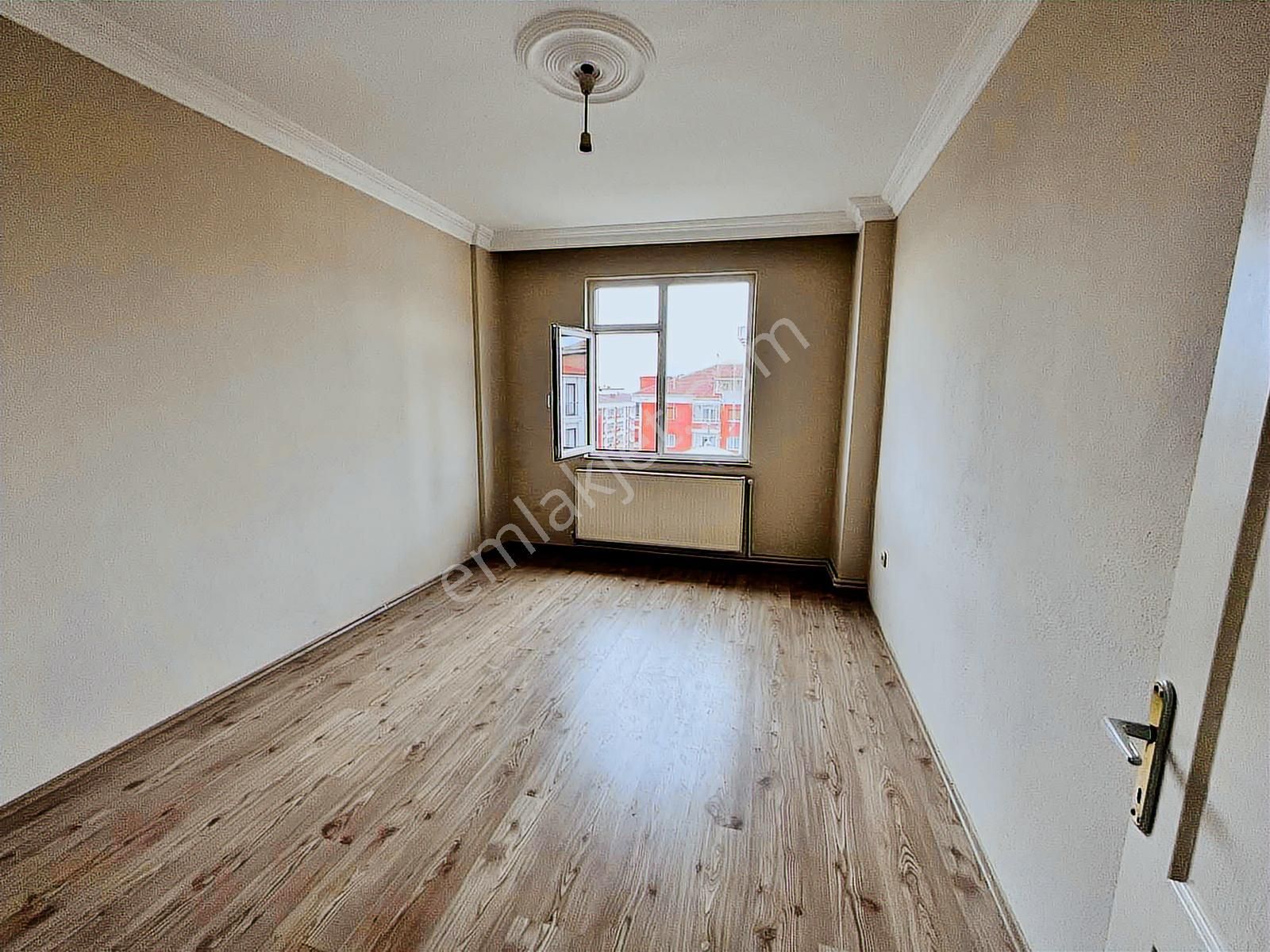 Tuğradan Muhittin'de Site İçinde Geniş 3+1 Kiralık Daire - Görsel 27