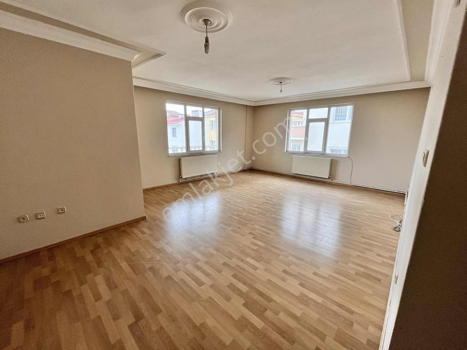 Tuğradan Muhittin'de Site İçinde Geniş 3+1 Kiralık Daire - Görsel 13