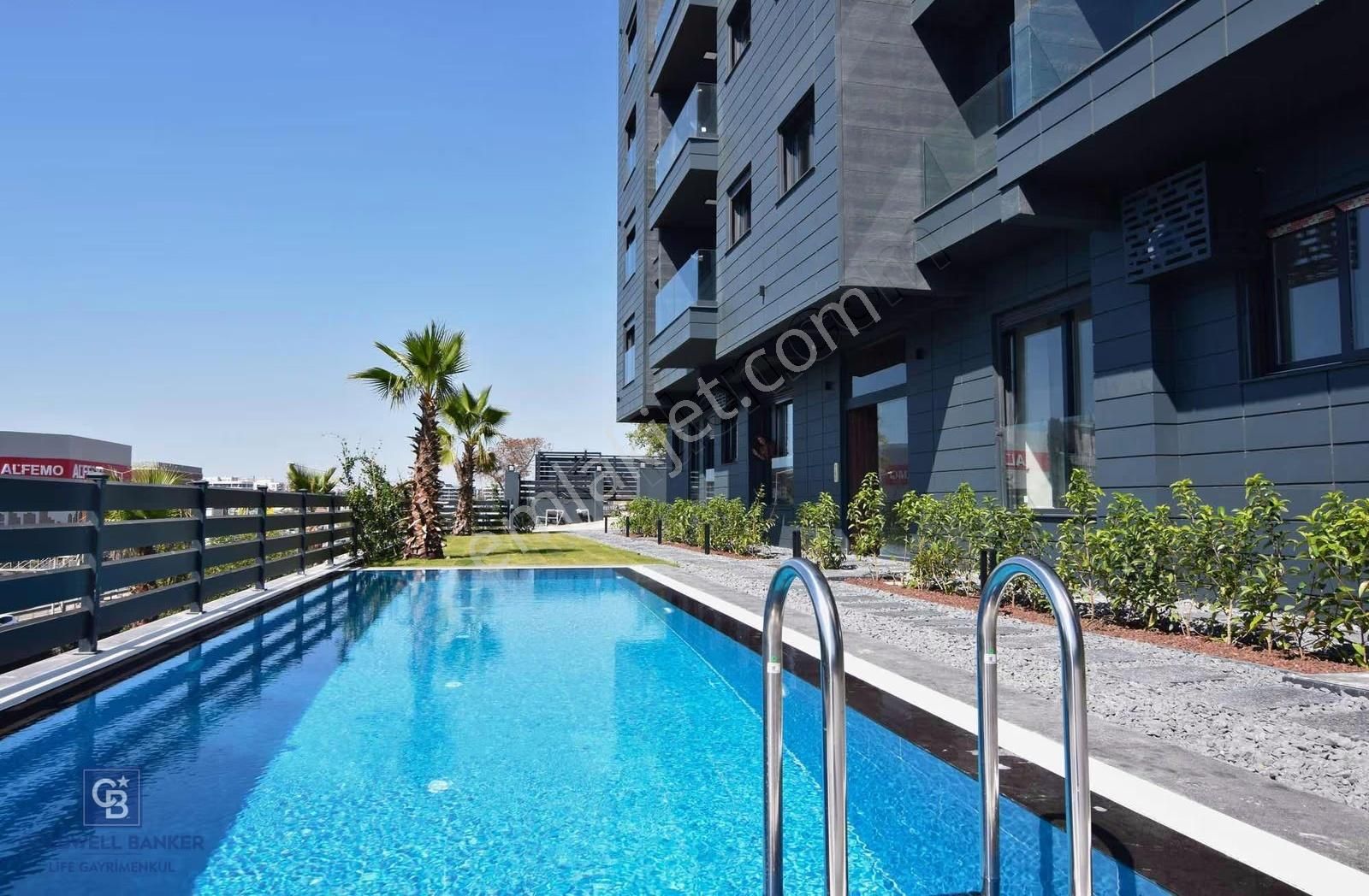 Çiğli Balatçık Black Suits2'de 1+1 Havuz Cepheli Kiralık Daire