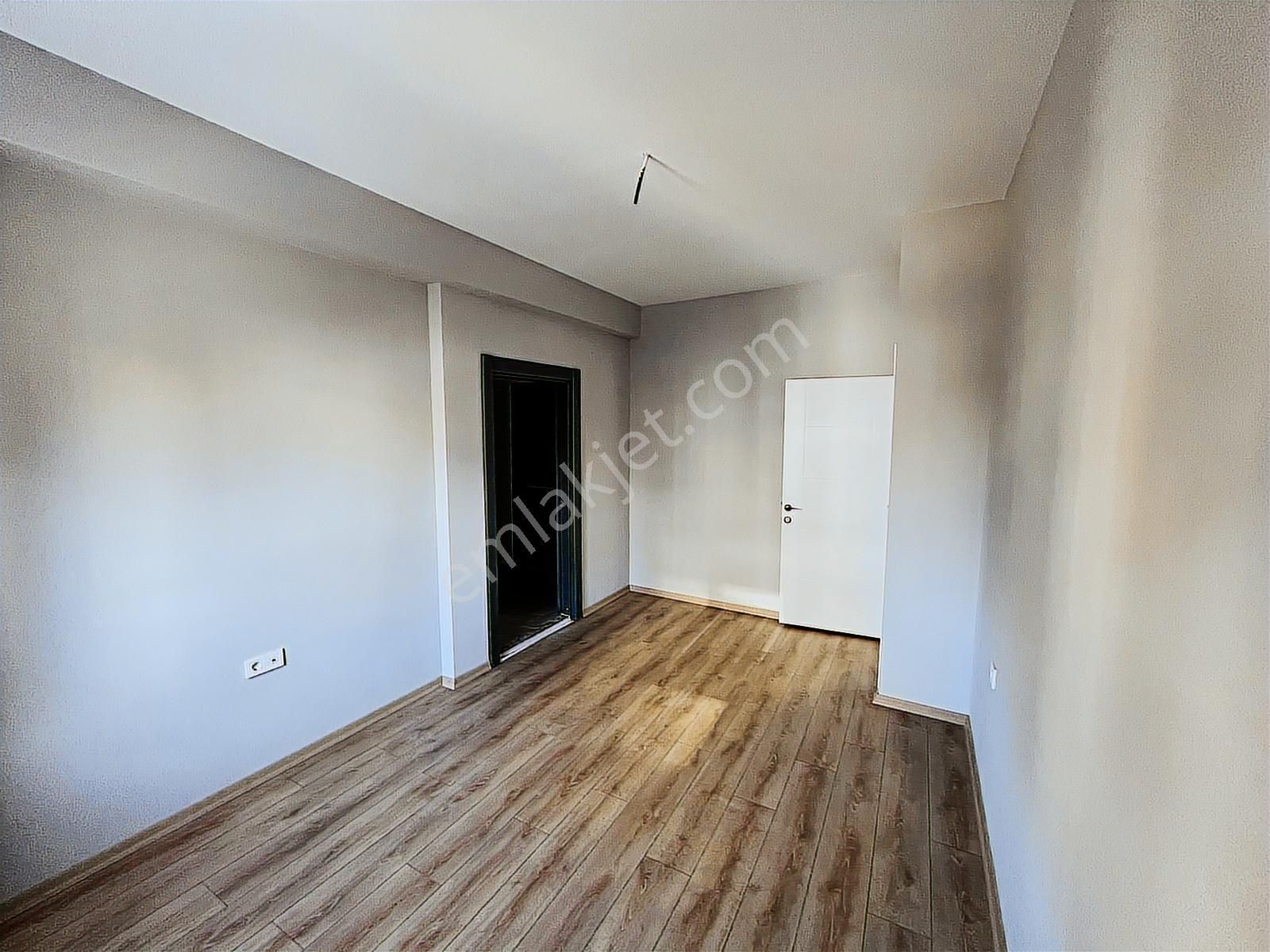 Utkudan Kazaskerde Cadde Üzerinde Sıfır Binada Satılık 2+1 Daire - Görsel 3