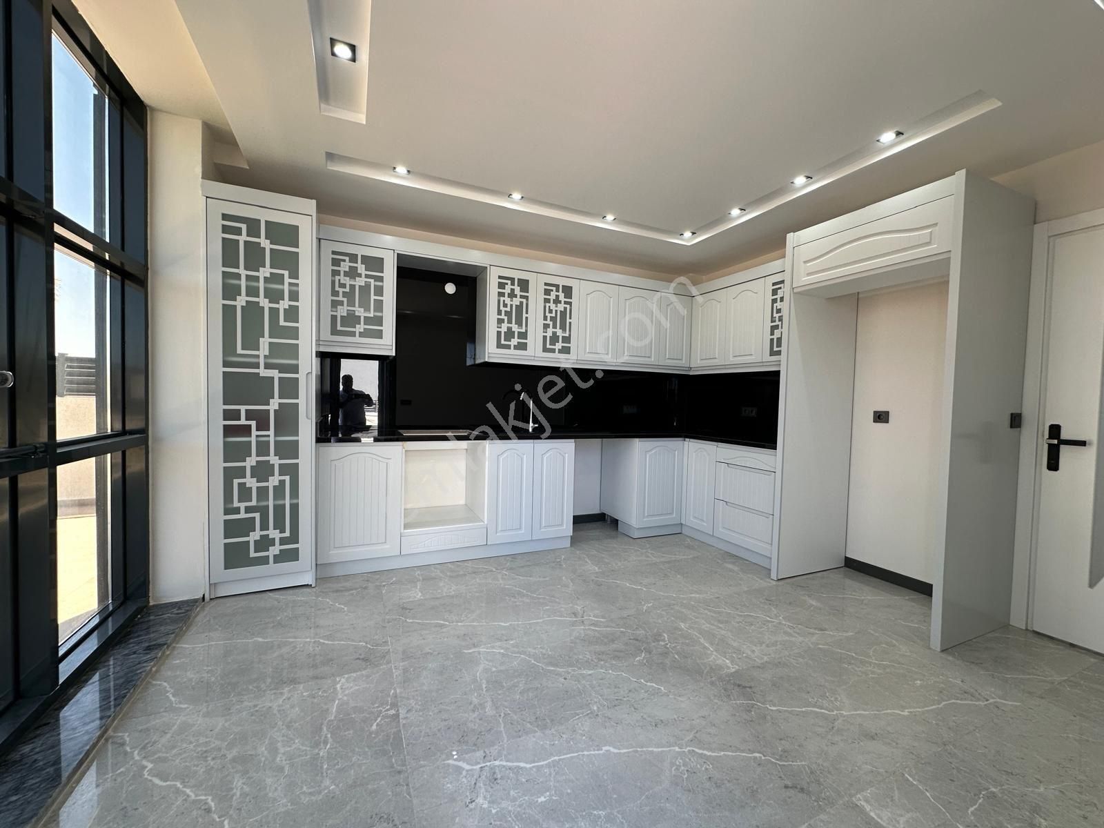 Modern Mimariye Sahip , Havuzlu Ve Verandalı Müstakil Lüks Villa - Görsel 23