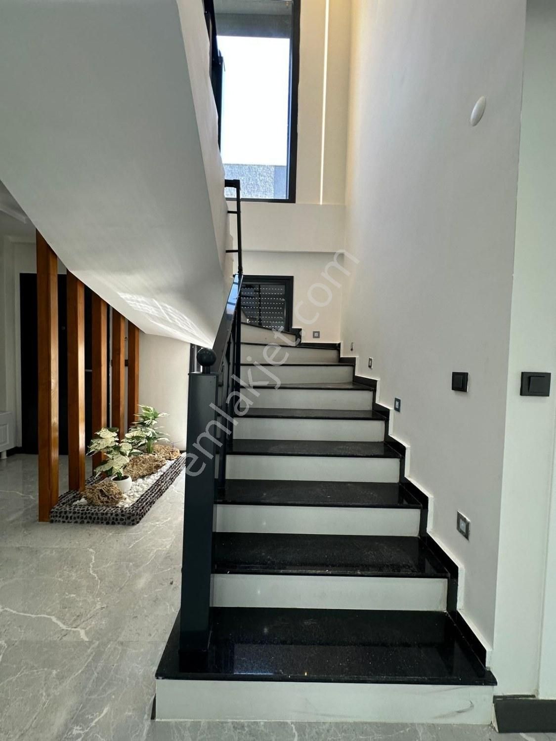 Modern Mimariye Sahip , Havuzlu Ve Verandalı Müstakil Lüks Villa - Görsel 14