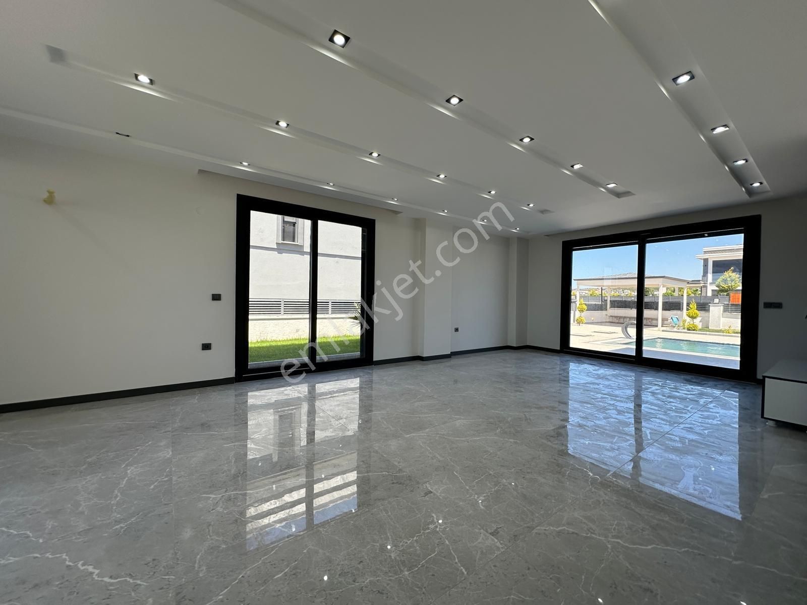 Modern Mimariye Sahip , Havuzlu Ve Verandalı Müstakil Lüks Villa - Görsel 7