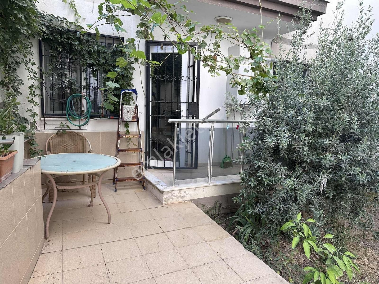 Seferihisar Hıdırlıkta Bahçe Kullanımlı Geniş 2+1 Satılık Daire