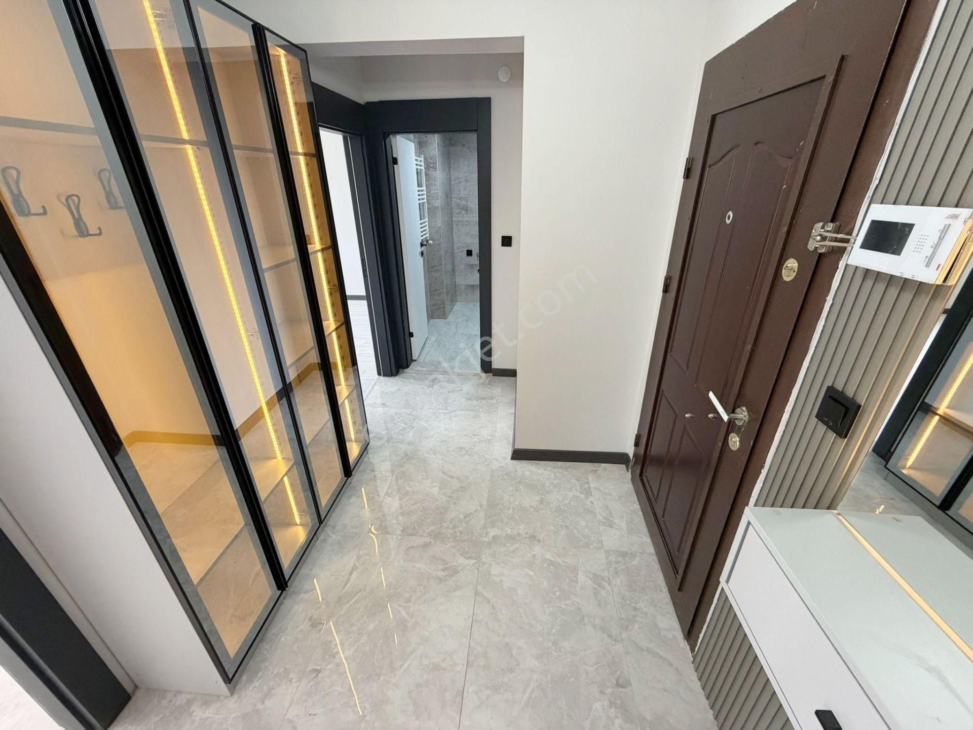 Öz'maşallah.dan Keçiörende Manzaralı Önü Açık Yapılı 3+1 - Görsel 2