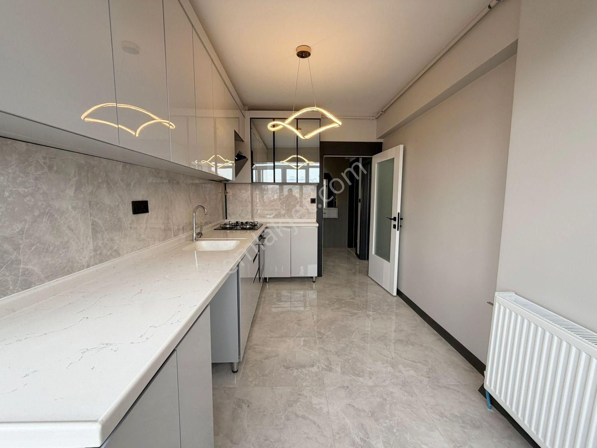 Öz'maşallah.dan Keçiörende Manzaralı Önü Açık Yapılı 3+1 - Görsel 18