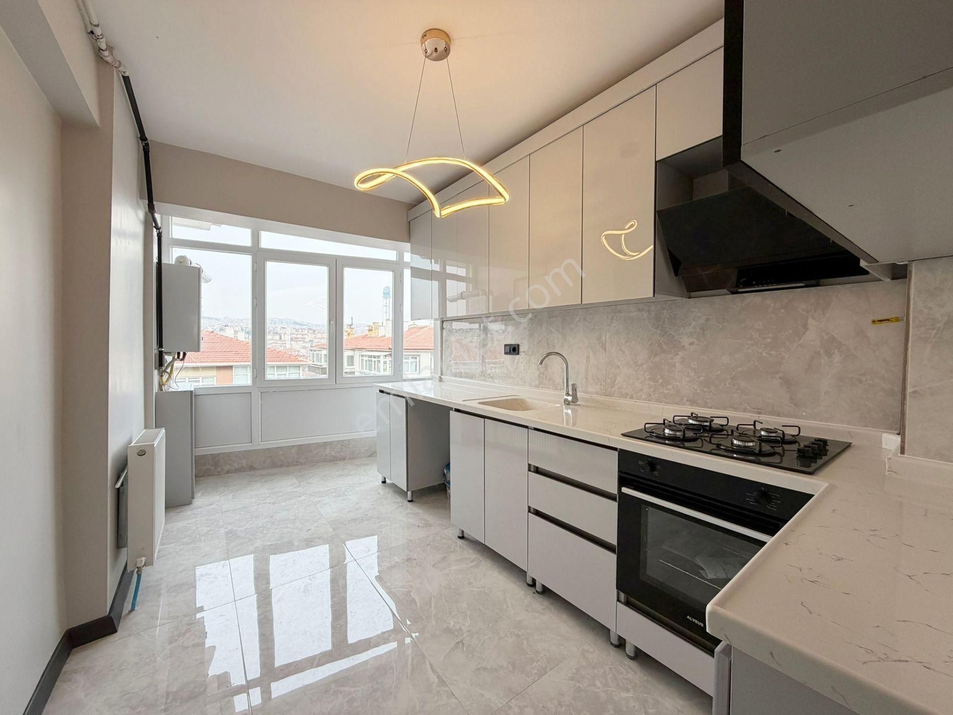 Öz'maşallah.dan Keçiörende Manzaralı Önü Açık Yapılı 3+1 - Görsel 9