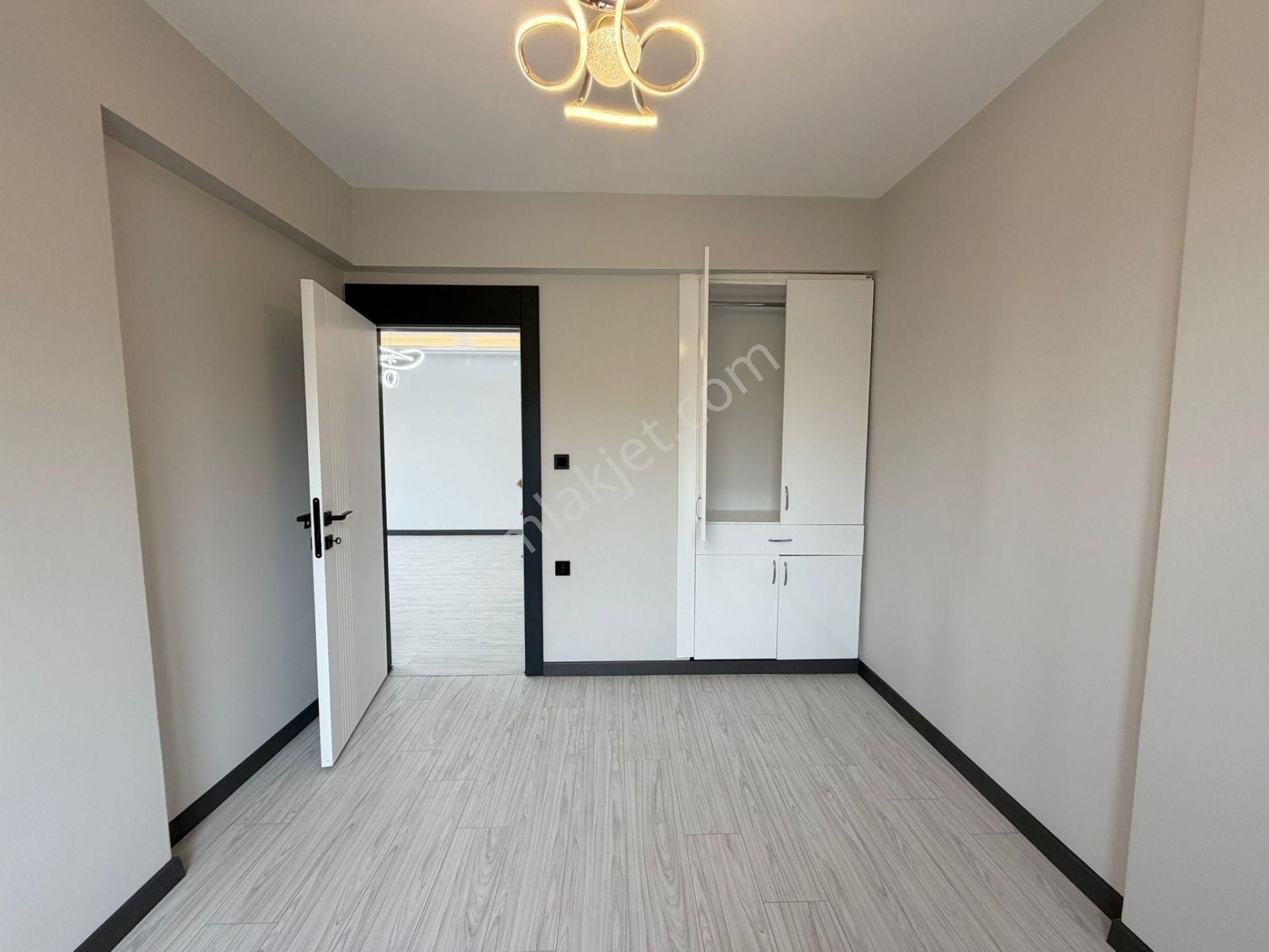 Öz'maşallah.dan Keçiörende Manzaralı Önü Açık Yapılı 3+1 - Görsel 10