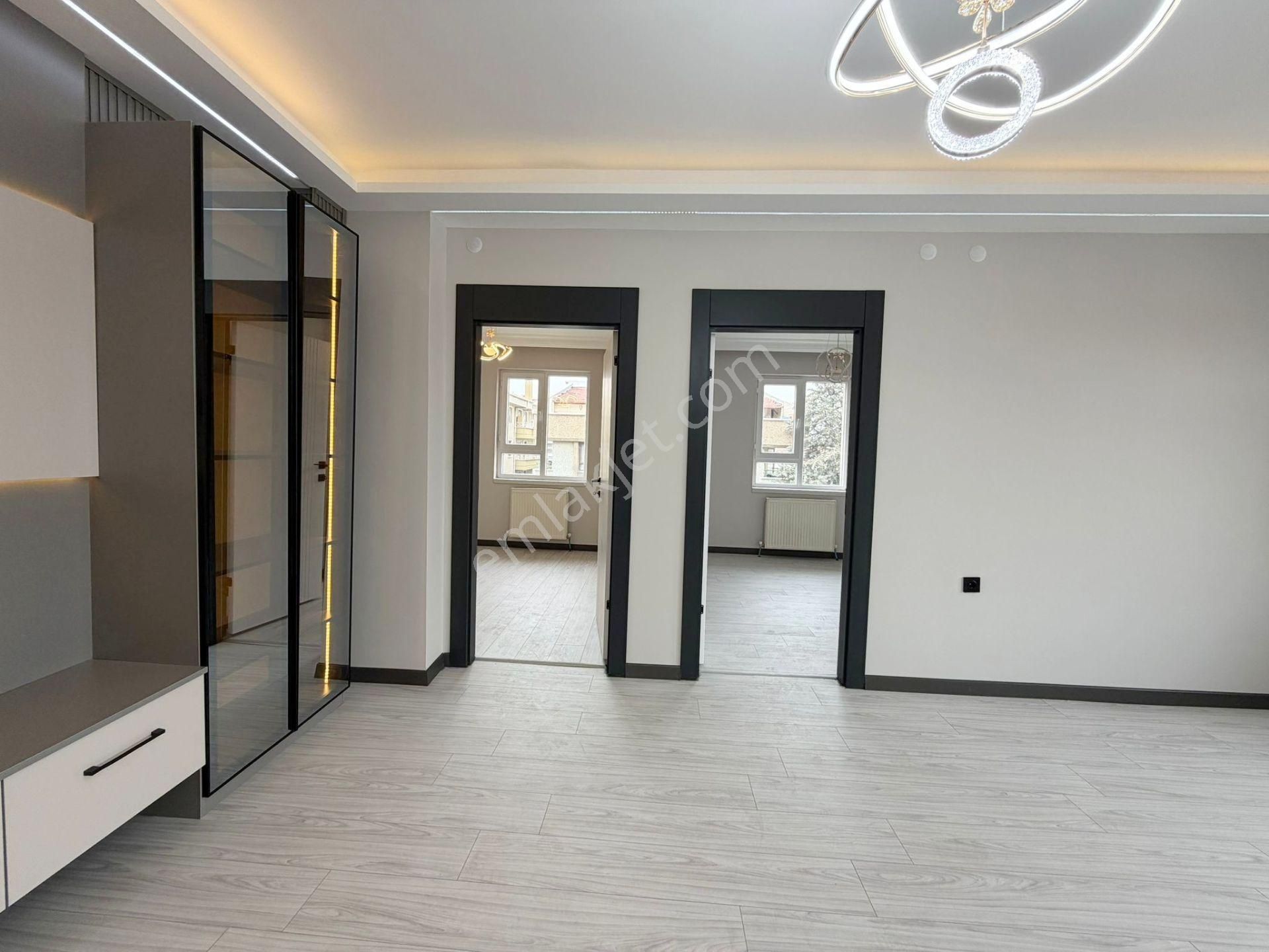 Öz'maşallah.dan Keçiörende Manzaralı Önü Açık Yapılı 3+1 - Görsel 24