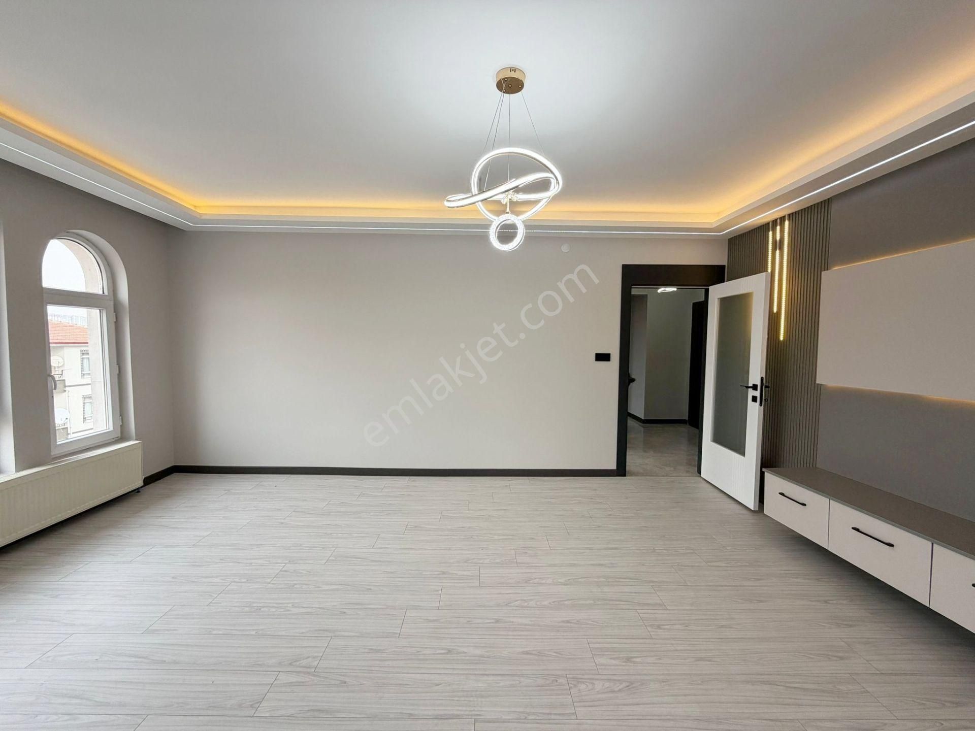 Öz'maşallah.dan Keçiörende Manzaralı Önü Açık Yapılı 3+1 - Görsel 11