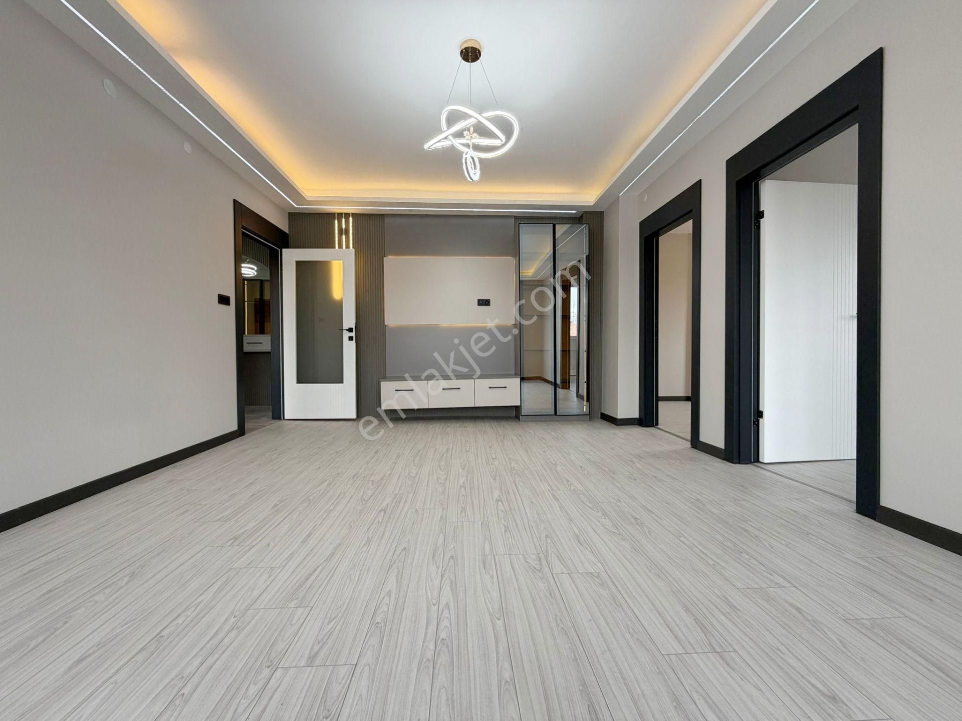 Öz'maşallah.dan Keçiörende Manzaralı Önü Açık Yapılı 3+1 - Görsel 14