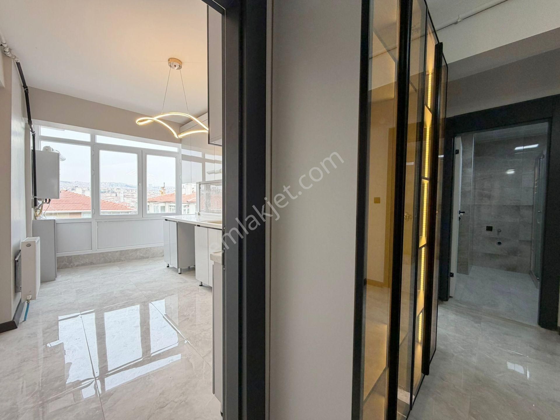 Öz'maşallah.dan Keçiörende Manzaralı Önü Açık Yapılı 3+1 - Görsel 16