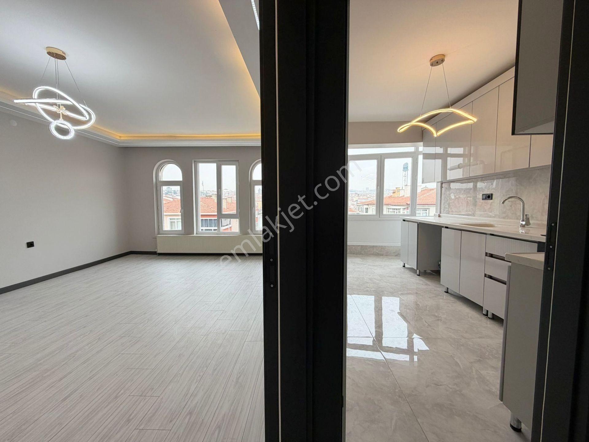 Öz'maşallah.dan Keçiörende Manzaralı Önü Açık Yapılı 3+1 - Görsel 7