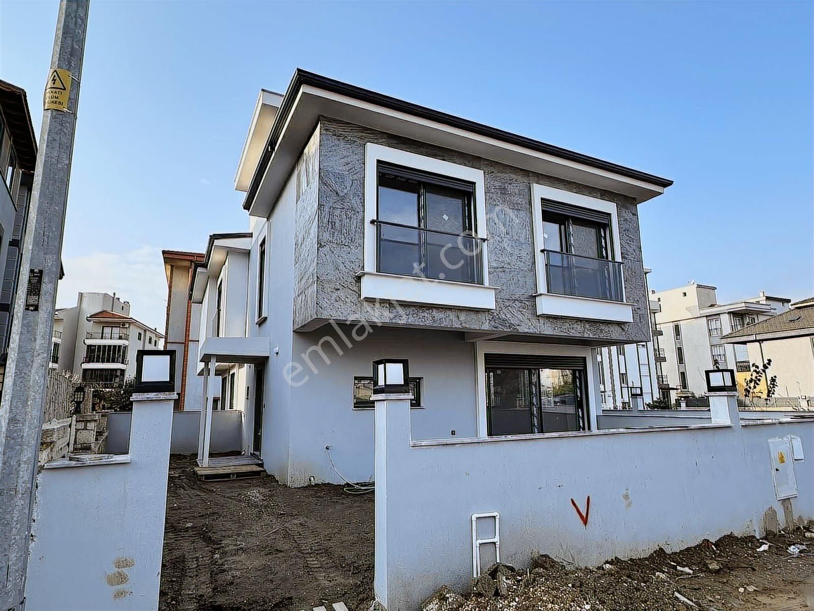 Seferihisar Çolakibrahim'de Sâkin Bölgede 3+1 Satılık Villa