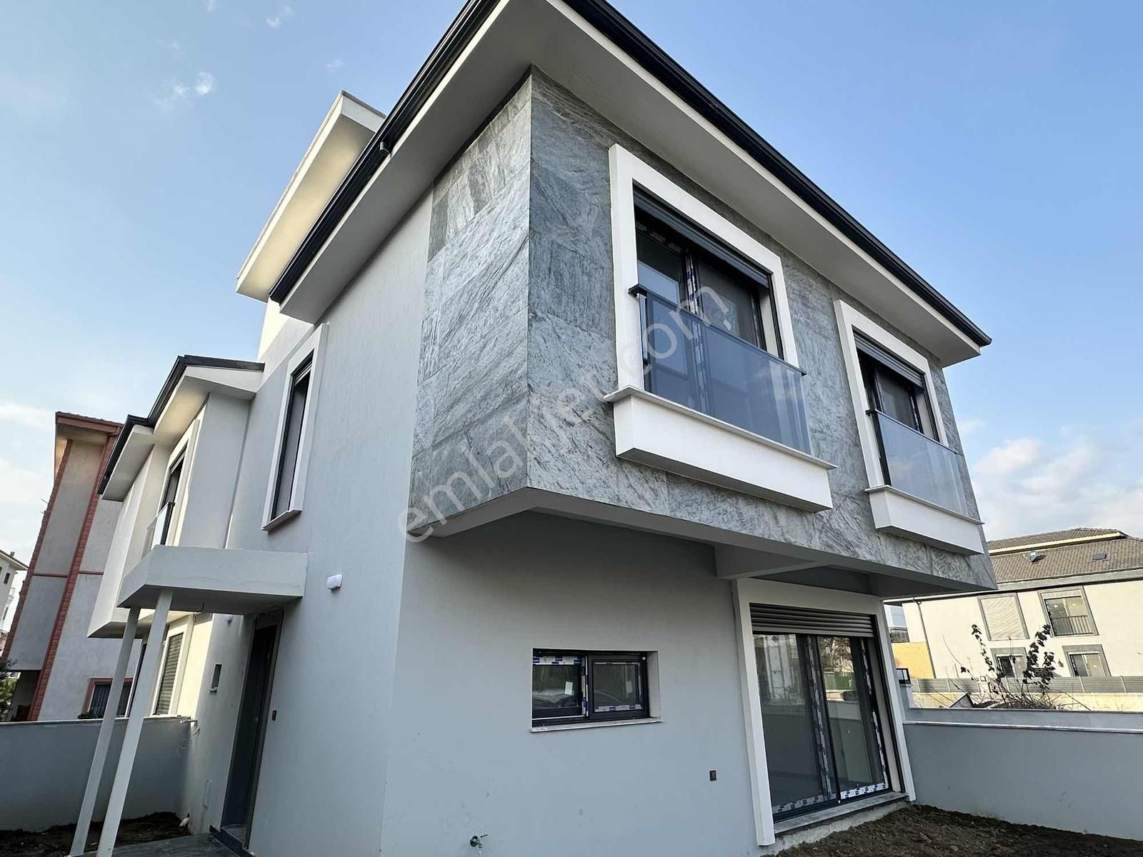 Seferihisar Çolakibrahim'de Sâkin Bölgede 3+1 Satılık Villa - Görsel 19