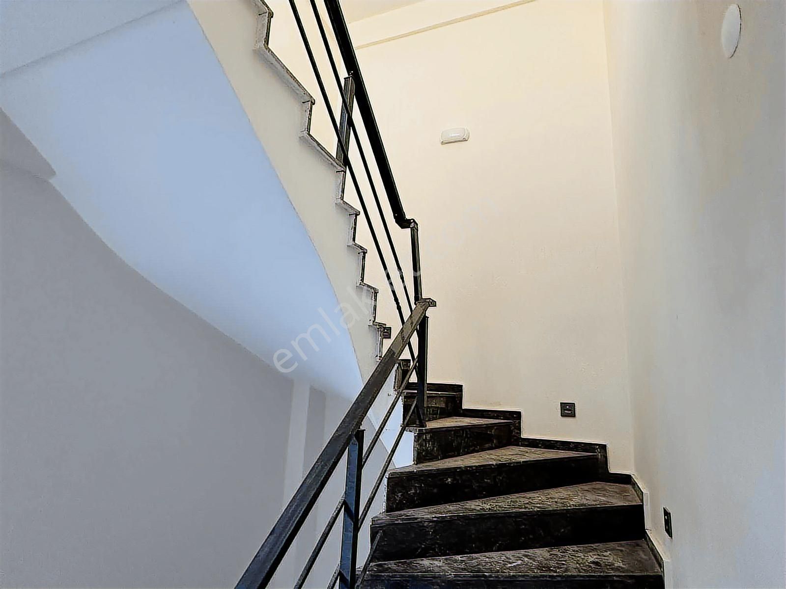 Seferihisar Çolakibrahim'de Sâkin Bölgede 3+1 Satılık Villa - Görsel 19