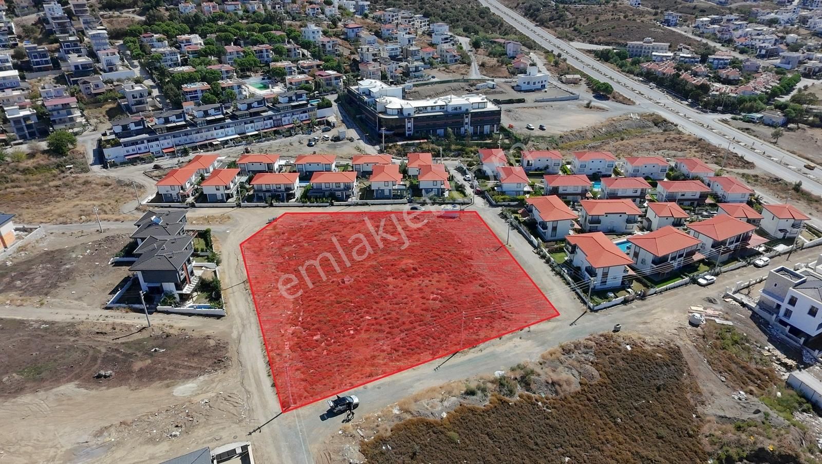 Akarcada Eşsiz Manzaralı 3500 M2 Ticari İmarlı Satılık Arsa
